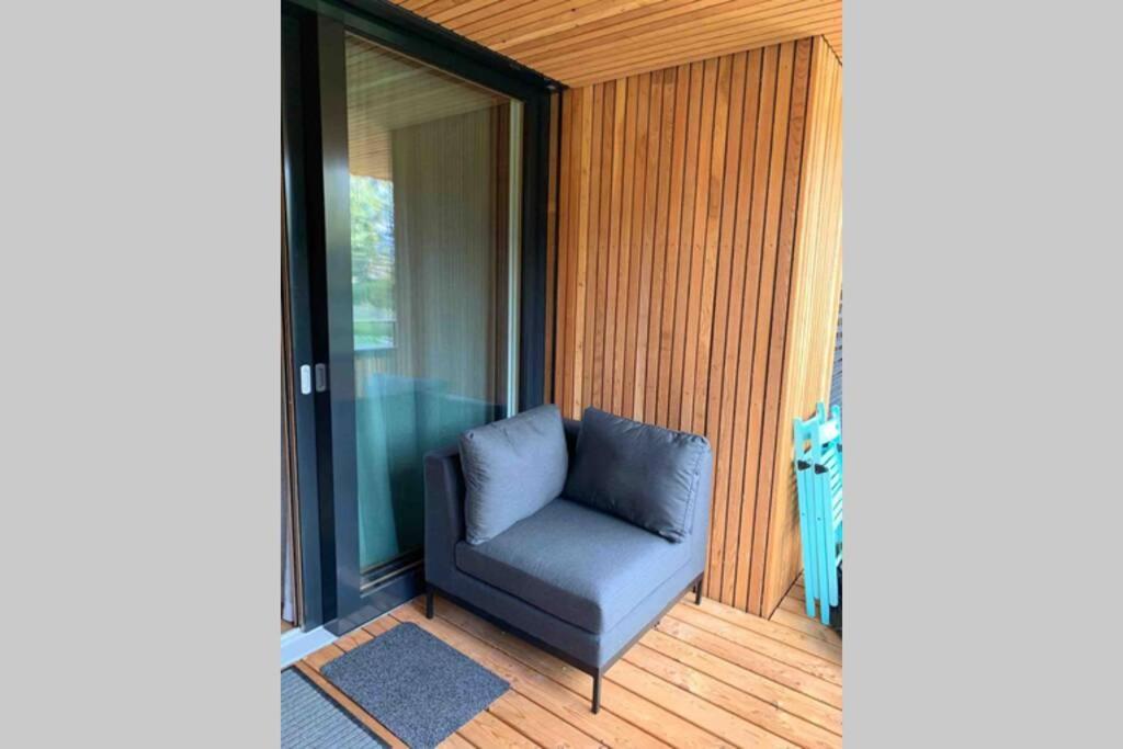 Beautiful Sunny New 1 Bed Apt Flims Bagian luar foto